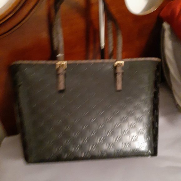 MICHAEL KORS embossed leather EW tote. Black - Picture 5 of 9